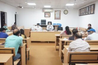 Collector took a meeting of the officials of Bhilai Corporation