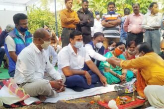 Asphaltization of roads in hoods, the mayor did Bhoomipujan