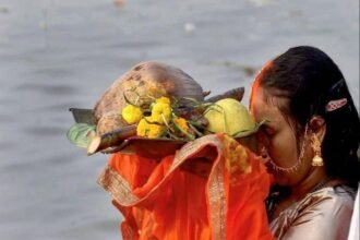मुंबई में छठ पूजा पर प्रतिबंध, समुद्र और नदी तट पर लोगों के इकठ्ठा होने पर रोक