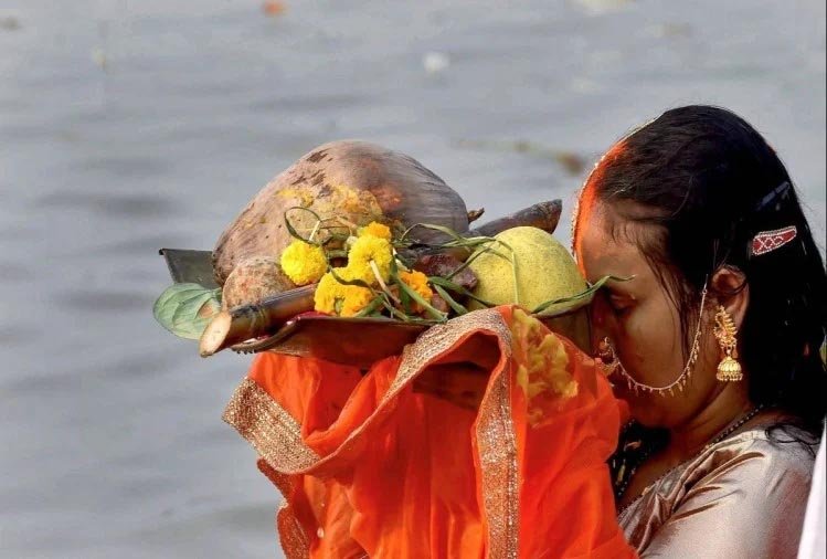मुंबई में छठ पूजा पर प्रतिबंध, समुद्र और नदी तट पर लोगों के इकठ्ठा होने पर रोक