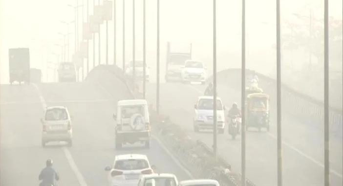 दिल्ली-एनसीआर में सांसों पर संकट: गंभीर हुई हवा की स्थिति, एक्यूआई 400 के पार