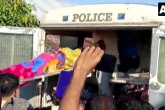 घर में मिले एक ही परिवार के पांच लोगों के शव, जांच जारी