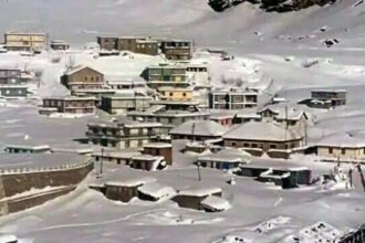 एक गांव जहां पाए गए सभी कोरोना संक्रमित, लेकिन साथ रहते हुए भी कैसे वायरस से बचा रहा एक शख्स