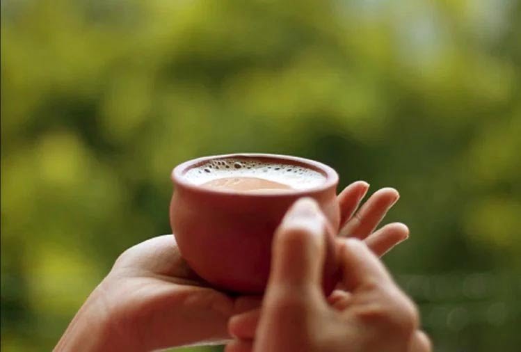 देश के सभी रेलवे स्टेशनों पर अब केवल कुल्हड़ में चाय की चुस्की ले सकेंगे, प्लास्टिक के कप नहीं आएंगे नजर