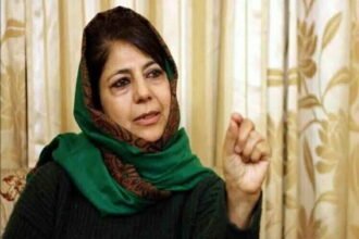 महबूबा मुफ्ती फिर नजरबंद ! बेटी ने कहा-'हमें घर से निकलने की इजाजत नहीं'