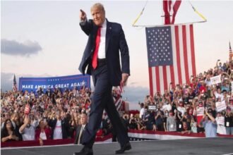 भारी पड़ीं ट्रंप की रैलियां : 30 हजार संक्रमित, 700 ने गंवाई जान