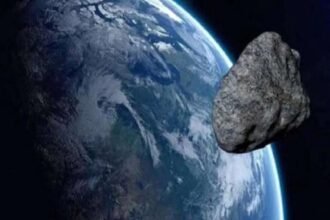 आज रात धरती के पास से गुजरेगा विशालकाय उल्कापिंड, जानिए टकराने की कितनी है संभावना