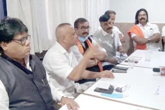 केन्द्र सरकार प्रॉपर्टी डीलर की भूमिका में - धनंजय