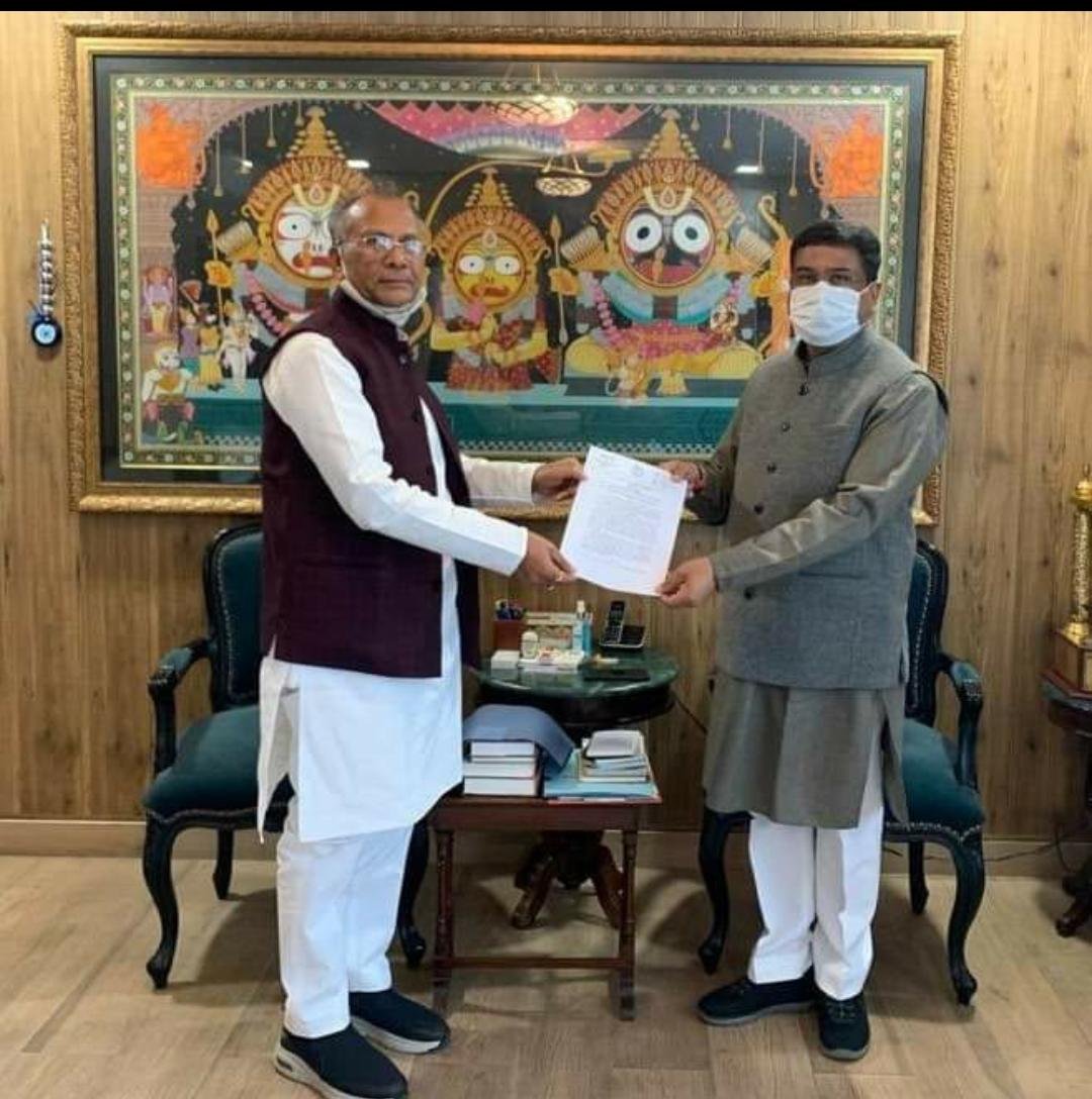 Home Minister Tamradhwaj Sahu met Steel Minister Dharmendra