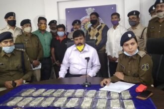 Sell silver coin for 500 rupees, first took it in the bluff