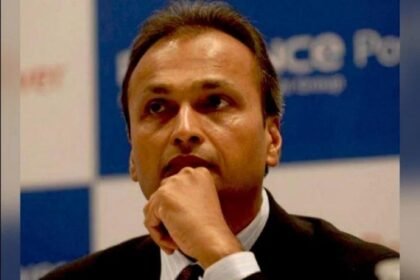 कर्ज में फंसी अनिल अंबानी की कंपनी रिलायंस कैपिटल को खरीदने के लिए आठ कंपनियां दौड़ में