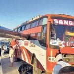 कभी नहीं देखा होगा ऐसा दर्दनाक हादसा, चलती बस में घुसा 100 फीट लम्बा पाइप