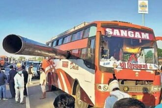 कभी नहीं देखा होगा ऐसा दर्दनाक हादसा, चलती बस में घुसा 100 फीट लम्बा पाइप