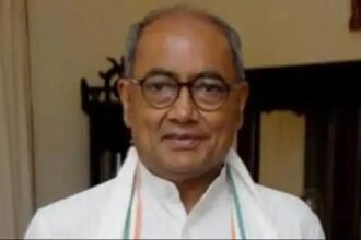 मोदी पर हमला करते-करते अपनी ही पार्टी को घेर बैठे दिग्विजय सिंह, कहा- एमपी के कांग्रेसी सो रहे हैं