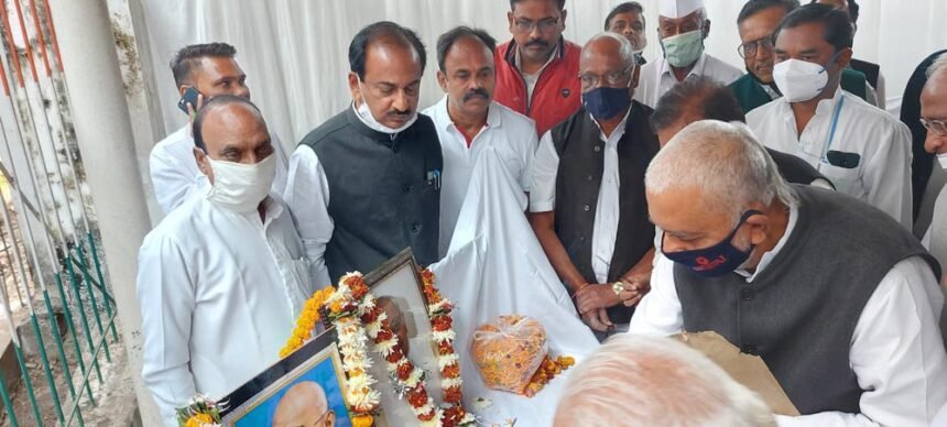 दुर्ग जिला कांग्रेस ने मनाई कांग्रेस की 136वीं स्थापना दिवस, इतिहास पर डाला गया प्रकाश