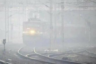 कोहरे ने धीमी कर दी ट्रेनों की रफ्तार, 31 दिसबंर तक 34 ट्रेनें कैंसिल