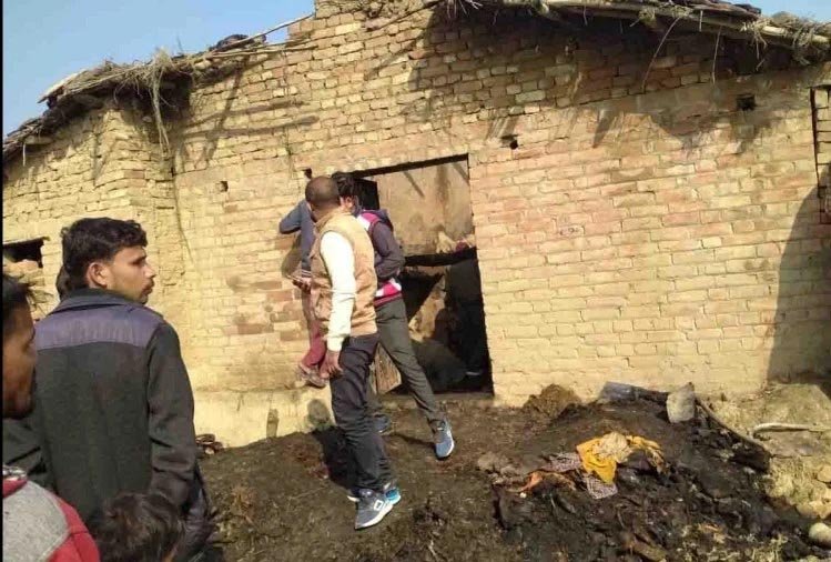 बांदा में संदिग्ध हालात में घर में लगी आग, जिंदा जली मां और तीन बच्चे