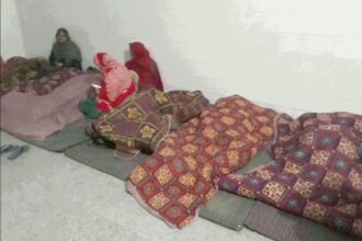 स्वास्थ्य विभाग की फिर खुली पोल, नसबंदी के बाद महिलाओं को नहीं मिले बेड, जमीन पर लिटाया