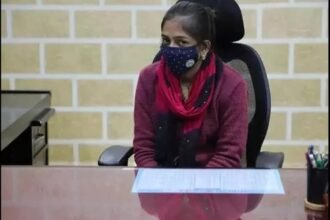 शिकायत लेकर पहुंची आईटीआई की छात्रा को कलेक्टर ने सौंपी अपनी कुर्सी, बनी एक दिन की कलेक्टर