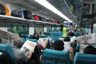 झांसी में शताब्दी एक्सप्रेस को गिराने की साजिश, पटरी पर रख दिए थे पत्थर