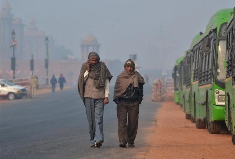 शीत लहर की चपेट में आई दिल्ली, 3.4 डिग्री पहुंचा पारा, अब तक का सबसे कम तापमान