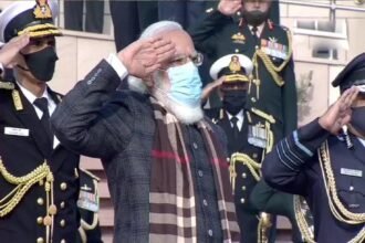 पीएम मोदी ने वॉर मेमोरियल पर जलाई 'स्वर्णिम विजय मशाल', सेना ने कहा-गलवां में झड़प के बाद नहीं हुई पूर्वी कमान से कोई घुसपैठ