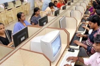 केंद्र सरकार ने दी चेतावनी, कहा- स्थायी कर्मचारी को अनुबंध पर नहीं बदल सकती कंपनियां