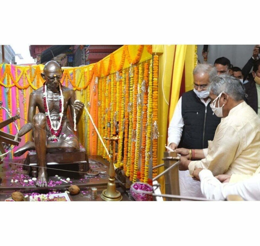 The Chief Minister unveiled the statue of Mahatma Gandhi