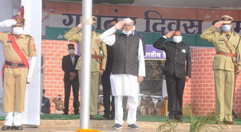Chief Minister Bhupesh Baghel hoisted the flag at Lalbagh Maidan in Jagdalpur. Republic Day celebrated with dignity