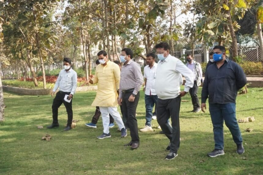 Mayor and Bhilainagar MLA Devendra Yadav and Commissioner