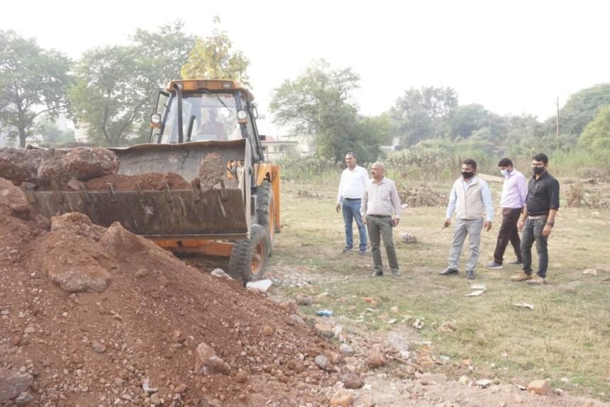 Preparation for illegal plotting was being done on the Smriti Nagar