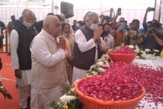 CM Baghel arrived to pay homage to Motilal Vora… said Vora ji was rich in simplicity and amazing ability to learn