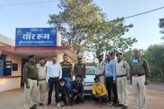 At the ATM, the elderly used to target under the pretext