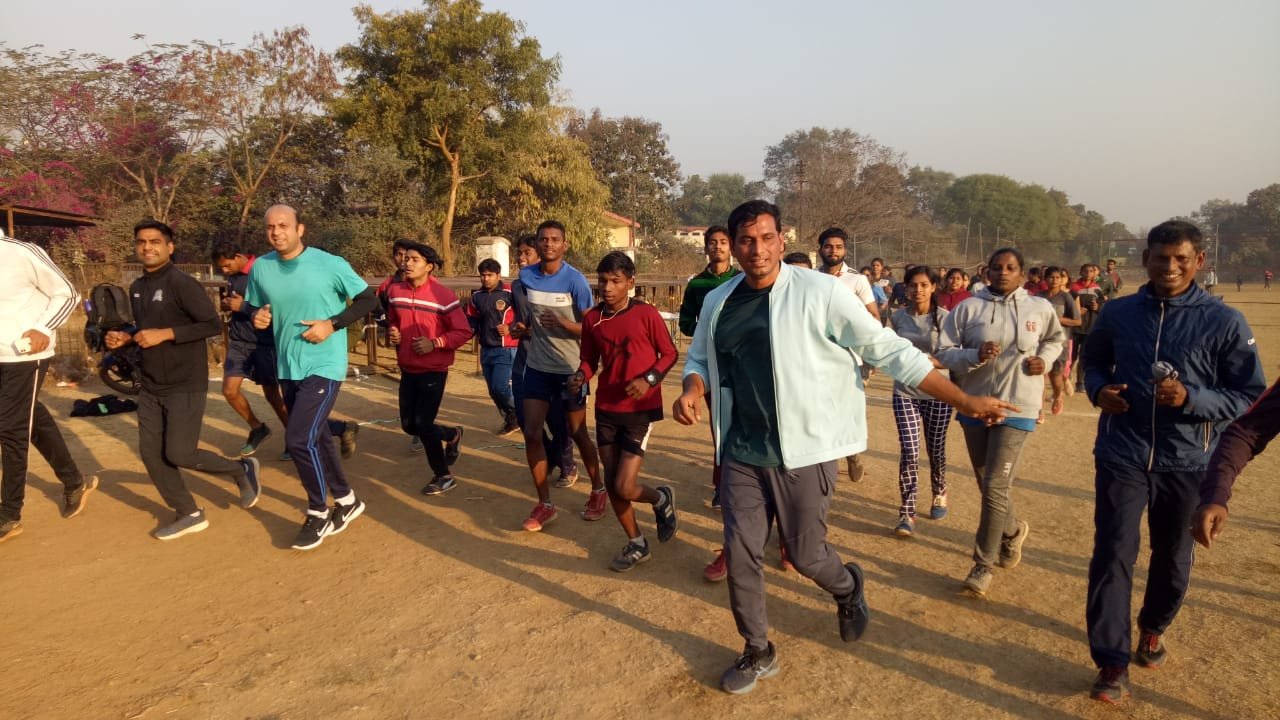 Training is being given to youth for army and police recruitment