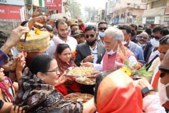 Chief Minister Baghel went out to ask for donations on the Lok Pher Chhechhera Punni of Mahadan