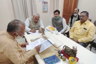 MLA Vora met Public Works Minister Tamradhwaj Sahu, said- Main road