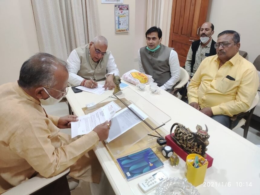 MLA Vora met Public Works Minister Tamradhwaj Sahu, said- Main road