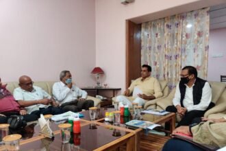 MLA Devendra Yadav took a meeting of BSP officers