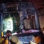 हाइटेंशन बिजली की तार से टकराई बस, जिंदा जले छह लोग, 36 झुलसे