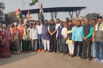 Congress party going to training camp received a grand welcome in Bhilai