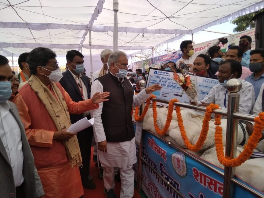 Chief Minister Bhupesh Baghel handed over 1245 different works