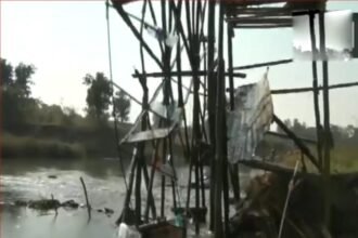 खेतों में नहीं आता था पानी, किसान ने बांस-बोतलों से बना डाली अपनी 'पवनचक्की'