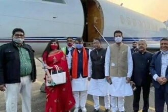 अमित शाह नहीं जा पाए बंगाल तो टीएमसी के बागी नेताओं को चार्टर्ड प्लेन से दिल्ली ले आई बीजेपी