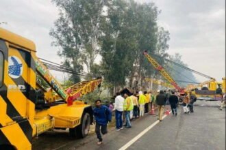 दर्दनाक हादसा, पशुओं से लदा कंटेनर पलटने से छह लोगों की मौत, 12 पशु भी मरे