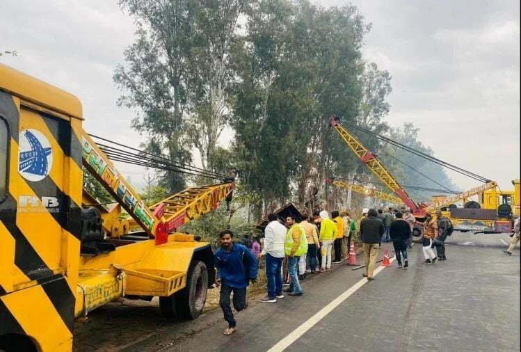 दर्दनाक हादसा, पशुओं से लदा कंटेनर पलटने से छह लोगों की मौत, 12 पशु भी मरे