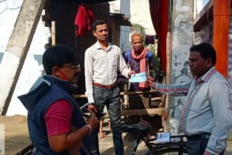 On reaching the house of garbage dumpers, the corporation deducted the fine