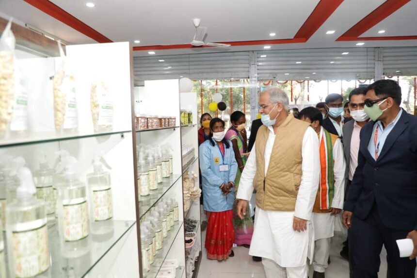 The fragrance of Madhukam scattered in the litigants of Jashpur…. The women of Mahua and herds have prepared a special sanitizer