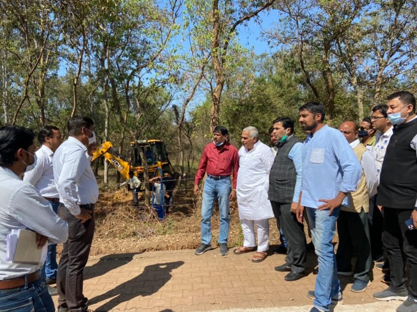 MLA Vora said: Main road will now be dust free…. Traffic will be smooth