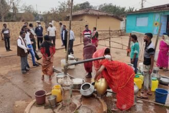 Visiting officials in the field of Home Minister…. Left on the road