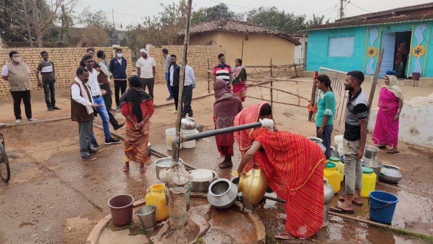 Visiting officials in the field of Home Minister…. Left on the road